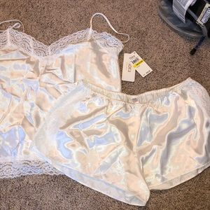 Very nice two piece lingerie sleep set!